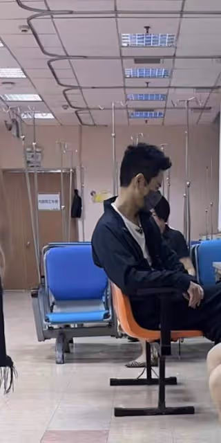 TVB視帝內地錄節目!被網民在醫院偶遇,面容疲憊,健康引擔憂