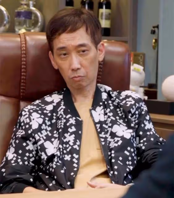 59歲知名港星被勸退休!瘦到脫相說話大舌頭,患癌化療後遺症多