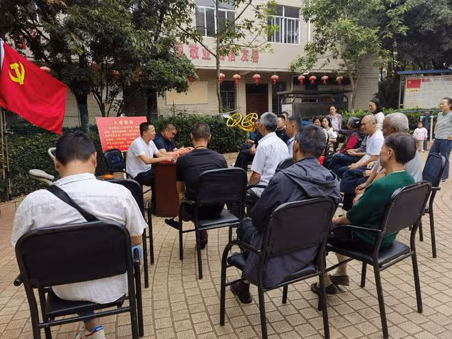 官渡區小板橋街道鳴泉社區:院壩黨課接地氣 架起黨群連心橋