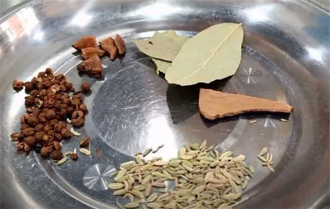 調芝麻醬用水還是用油哪個更好？教你幾個小技巧，香味十足