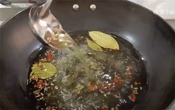 調芝麻醬用水還是用油哪個更好？教你幾個小技巧，香味十足