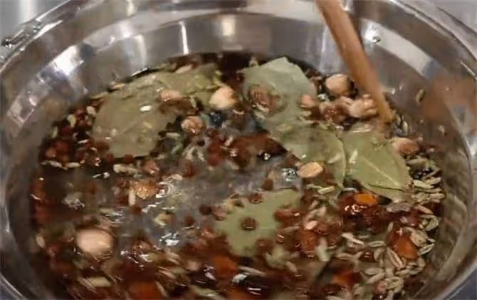 調芝麻醬用水還是用油哪個更好？教你幾個小技巧，香味十足