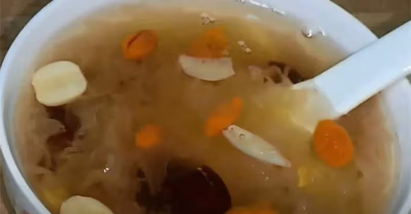 為何你煮的銀耳蓮子羹不出膠？教你一招，出鍋軟糯香甜，粘稠好喝