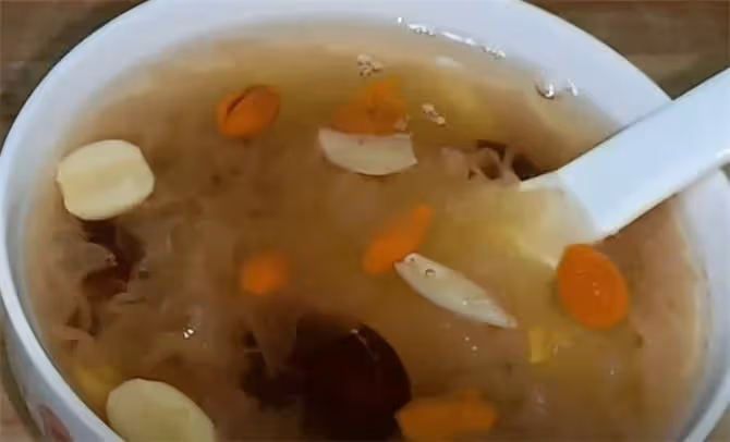 為何你煮的銀耳蓮子羹不出膠?教你一招,出鍋軟糯香甜,粘稠好喝