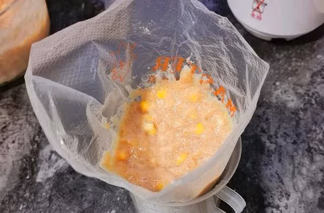 在家自製雞肉玉米腸,Q彈鮮嫩一點兒不柴,學會再也不用買了!