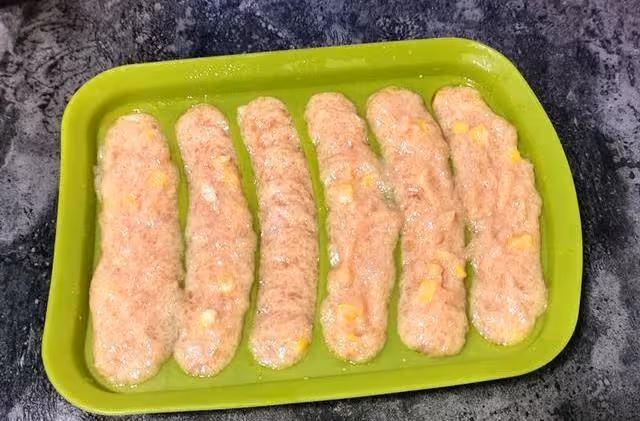 在家自製雞肉玉米腸,Q彈鮮嫩一點兒不柴,學會再也不用買了!