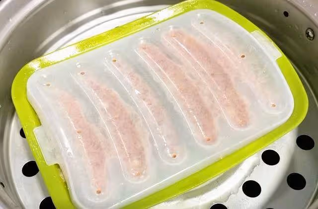 在家自製雞肉玉米腸,Q彈鮮嫩一點兒不柴,學會再也不用買了!