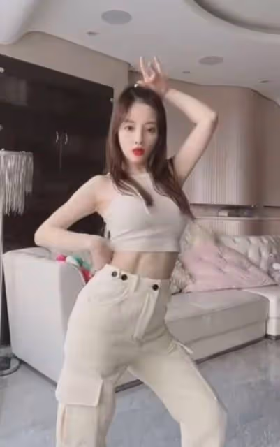 李小璐否認有新戀情,探望緋聞男友妻兒破傳聞,卻被爆將正式復出