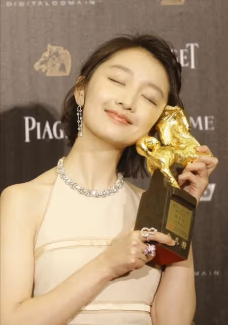 周冬雨被評為娛樂圈「交際花」,或許是娛樂圈最大的陰謀