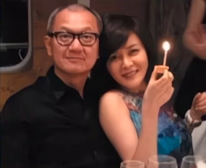 關之琳曬美照疑忘拉褲子拉鏈,談感情顯傷感,獨住億萬豪宅被催婚