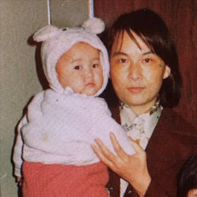 姐姐指李玟的死穴是將丈夫當成爸爸,曝八旬母親不吃不睡情況很差