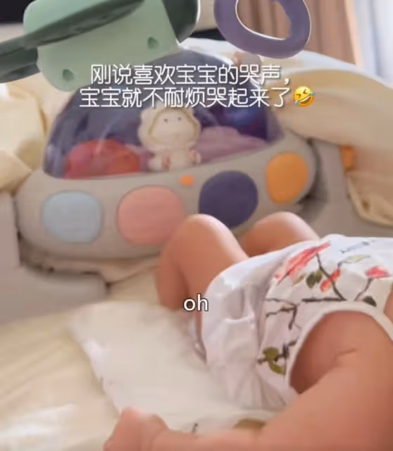 程曉玥曬帶娃日常,與老公雙語教育女兒,3個月胖豆又白又胖萌翻