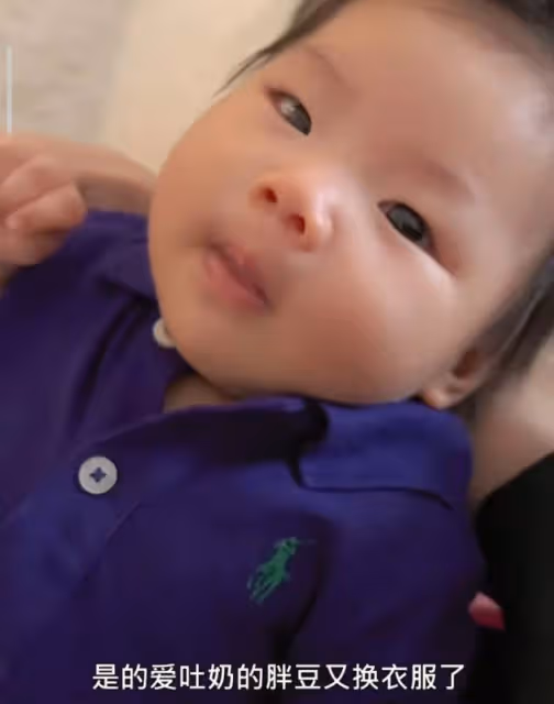 程曉玥曬帶娃日常,與老公雙語教育女兒,3個月胖豆又白又胖萌翻