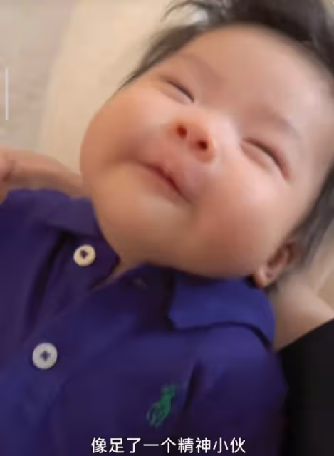 程曉玥曬帶娃日常,與老公雙語教育女兒,3個月胖豆又白又胖萌翻