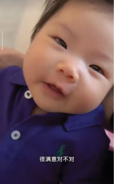 程曉玥曬帶娃日常,與老公雙語教育女兒,3個月胖豆又白又胖萌翻