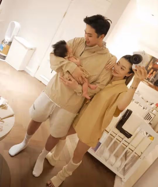 程曉玥曬帶娃日常,與老公雙語教育女兒,3個月胖豆又白又胖萌翻