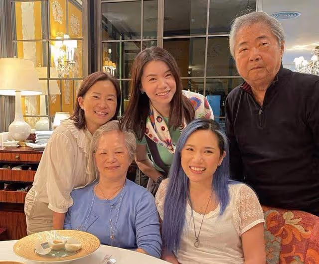 知名港星母親與家人慶生!被指長相與狄龍太相似,家族出多位明星