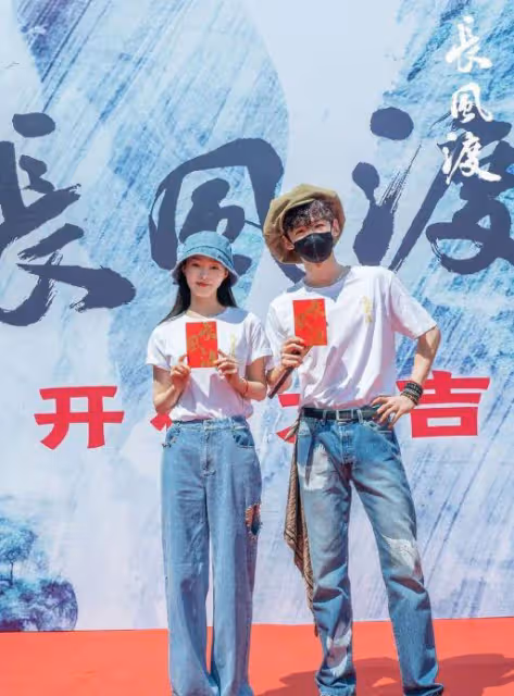 宋軼疑似承認戀情,聽網友留言更換頭像,關注列表只有白敬亭