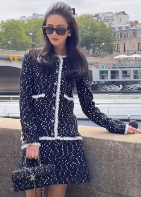 巴黎看秀偶遇劉詩詩，顏值回春狀態獲贊，近照撞臉Angelababy
