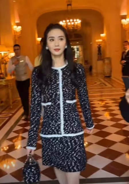 巴黎看秀偶遇劉詩詩，顏值回春狀態獲贊，近照撞臉Angelababy