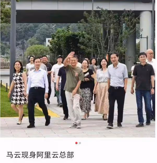 尼泊爾偶遇馬雲,全程低頭保鏢不讓拍攝,與老外合影卻滿臉笑容