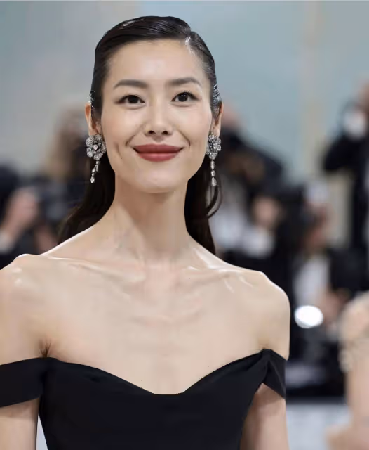 當我們評價劉雯在時尚界的10年歷程時,球衣變得更加迷人,身材更加驚艷