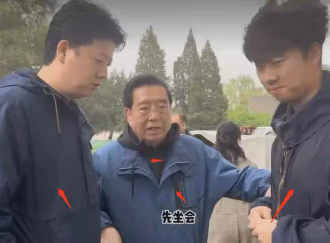 李雙江近況引擔憂!穿棉服嘴白靠攙扶,李天一疑死性不改愁壞夢鴿