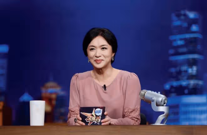 楊麗萍解散舞團後再次重組,向社會募集資金,網友吐槽她身價過億
