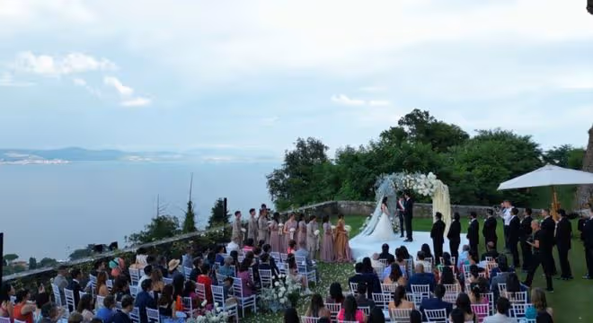 香港女導演嫁印度男星!在國外連辦3天婚禮,梁詠琪一家盛裝出席