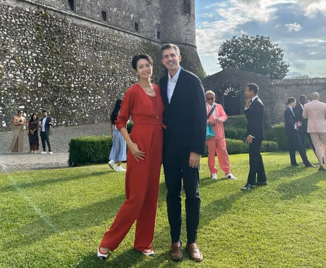 香港女導演嫁印度男星！在國外連辦3天婚禮，梁詠琪一家盛裝出席
