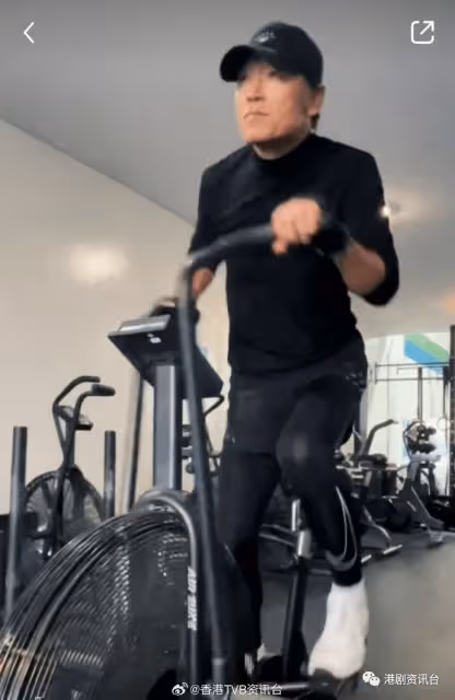 65歲苗僑偉愈老愈型秘訣曝光!內地網民蜂擁激贊:20歲小鮮肉都比唔上