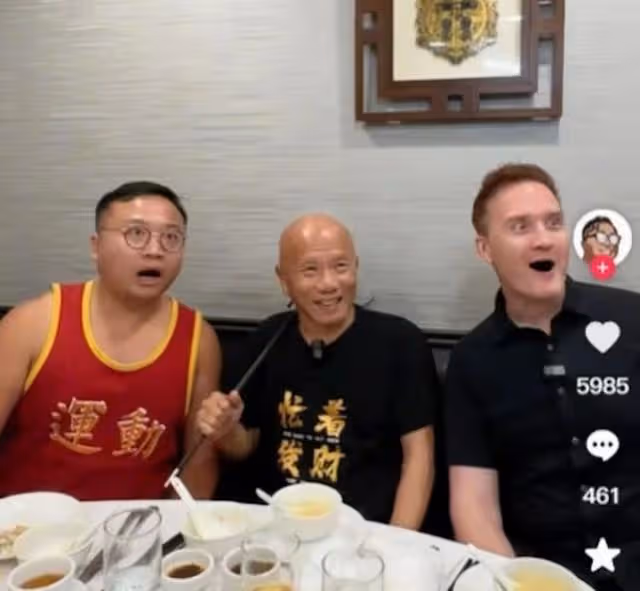 超精神!港知名老戲骨與搭檔合體拍片,沒因工作被對方取代而反目