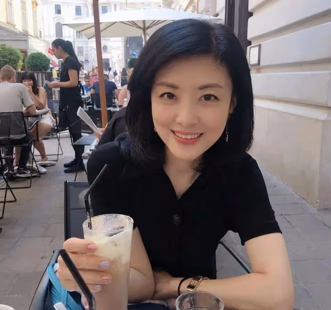周濤看見給自己做飯的丈夫,嫌棄地說:我們離婚吧!轉頭嫁給富豪