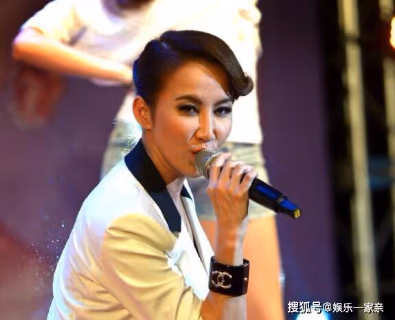 李玟姐姐:李玟腦死亡後母親仍不放棄,李玟自殺的原因是什麼?