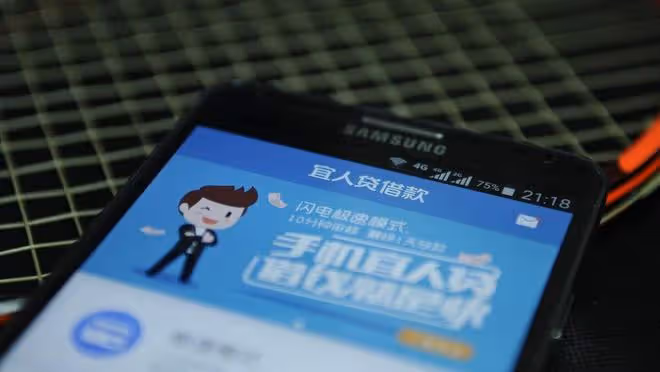 33歲女子不聽勸，執意和小10歲男友交往，結果賠了夫人又折兵