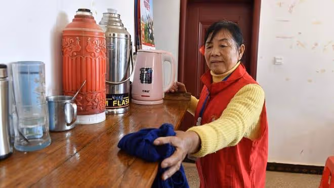 二婚女帶孩子嫁人，要求男方撫養兒子，二婚女：我會給你生孩子的