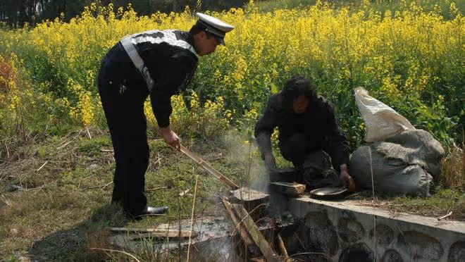 二婚女帶孩子嫁人，要求男方撫養兒子，二婚女：我會給你生孩子的