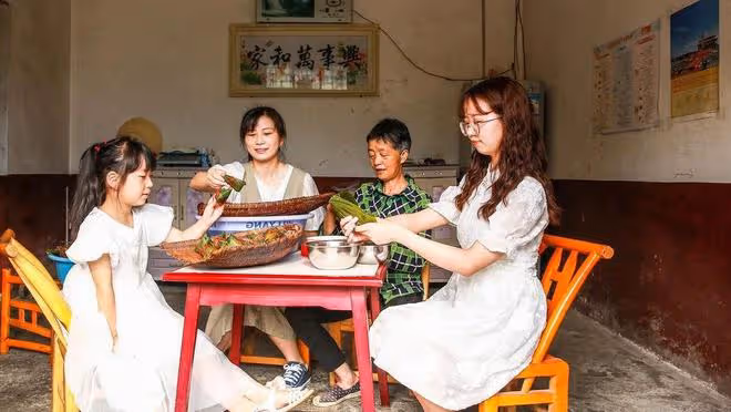 出嫁女兒離婚後住娘家5年，前夫多次上門求復合，兒媳婦：讓她滾