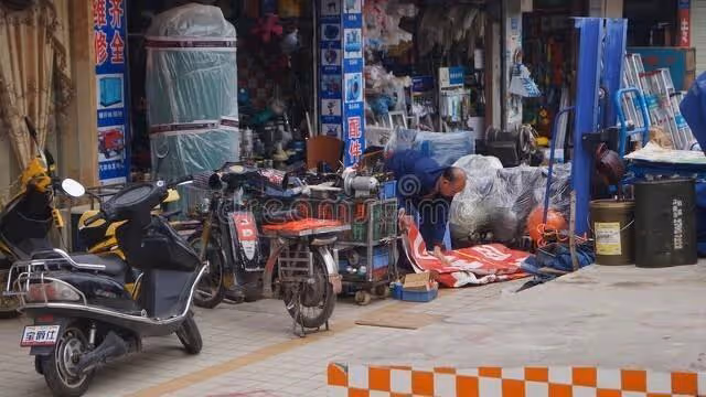 男子幫老闆打工多年，老闆去世後娶了老闆娘，霸占了老闆的財產
