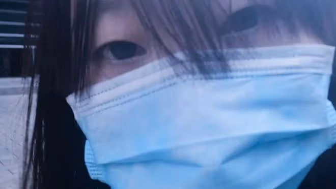 民工大叔解救失足少女，女孩主動要求嫁給他，大叔：我比你大30歲