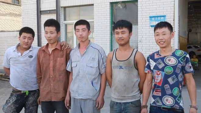 何小兵和表姐的故事,小兵高考落榜到城裡投靠表姐,成了修車工