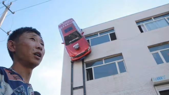 何小兵和表姐的故事,小兵高考落榜到城裡投靠表姐,成了修車工