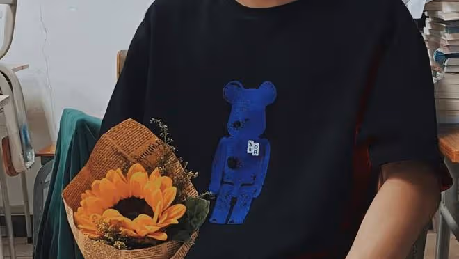 青年老師愛上理髮店老闆娘,遭到母親強烈反對,母親:她心狠手辣
