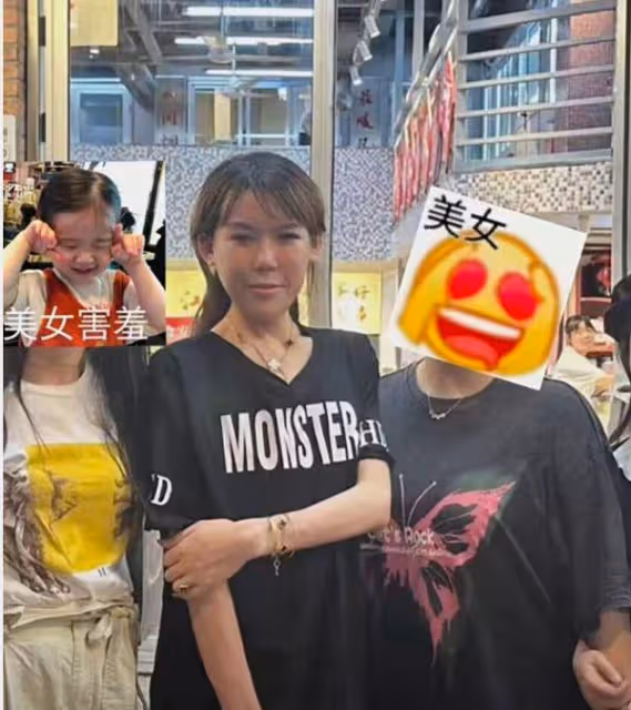 浪胃仙吃大排檔被偶遇,身材暴瘦面部詭異,夏天披絲巾不怕熱