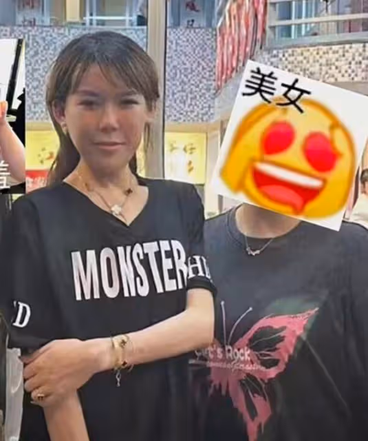 浪胃仙吃大排檔被偶遇,身材暴瘦面部詭異,夏天披絲巾不怕熱