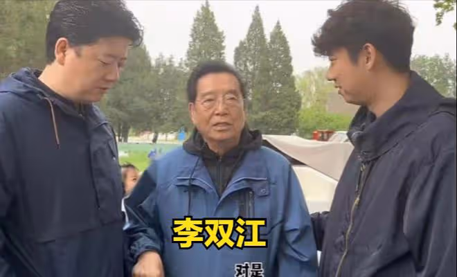 84歲李雙江近況引擔憂,顫顫巍巍站不穩,每月拿3萬仍賣力商演