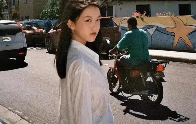 李嫣與金喜逛街被偶遇!身材曼妙力壓後媽,被傳喊張柏芝「阿姨