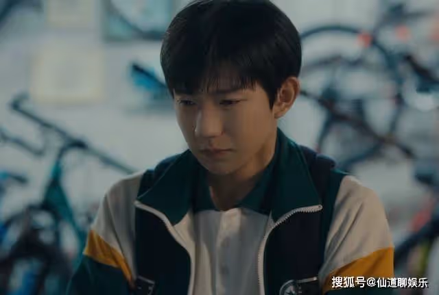 《追光的日子》強忍的一滴淚,滿屏的破碎感,被王源哭戲驚艷到了