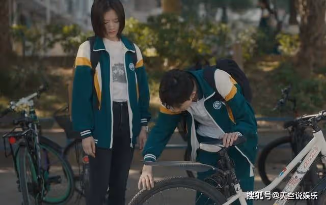 《追光的日子》高遠早戀了?對任真毫不掩飾地維護,不是愛而是救贖