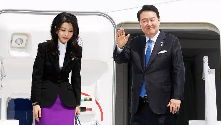 國外第一夫人將再次訪問國外!穿紫色連衣裙太美了,多變的風格罕見又驚艷